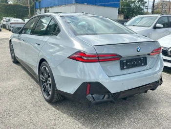 BMW 520i Limousine_WBA11FJ090CW04001